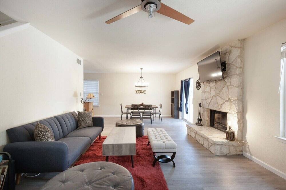 Photo of Livingroom in Anderson Mill