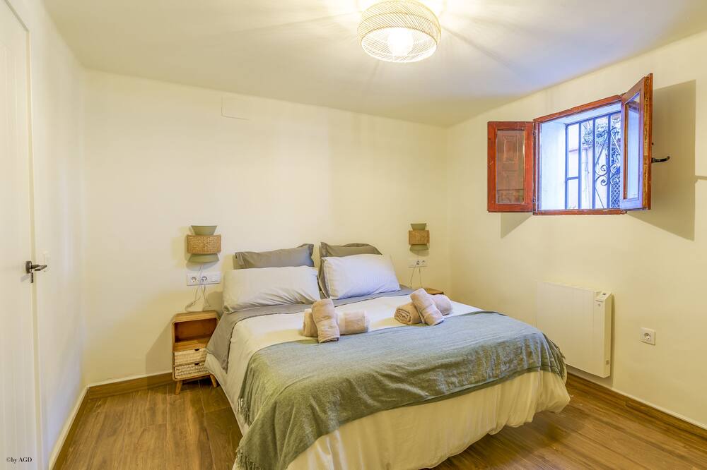 Photo of Bedroom in Aioder