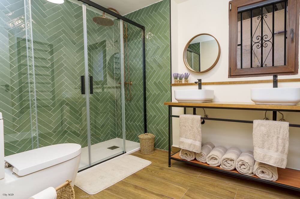 Photo of Bathroom in Aioder