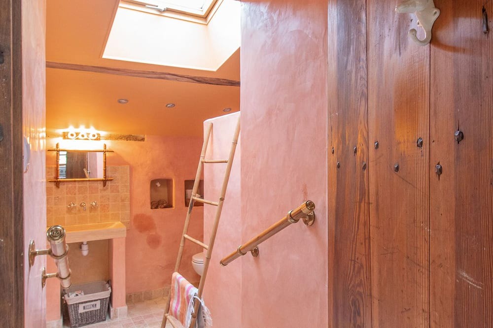 Photo of Bathroom in Montfort