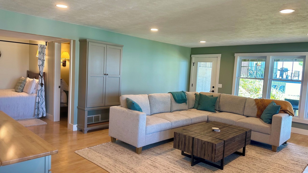 Photo of Livingroom in Montague