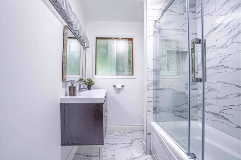 Photo of Bathroom in Coboconk