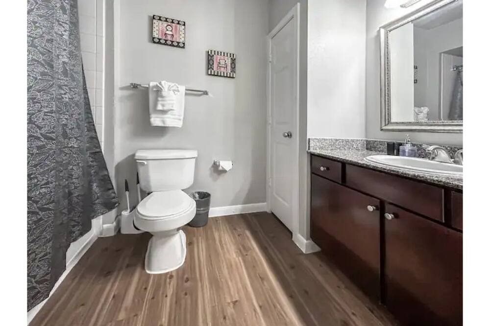 Photo of Bathroom in College Park
