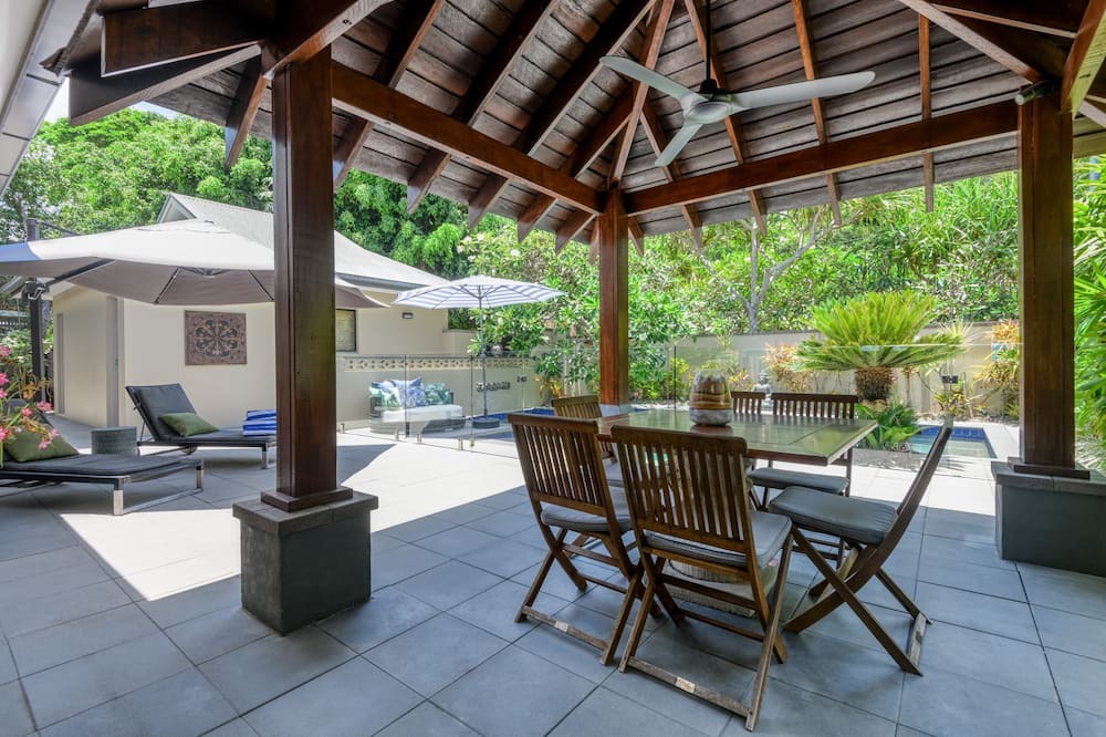 Photo of Patio Balcony in Oak Beach