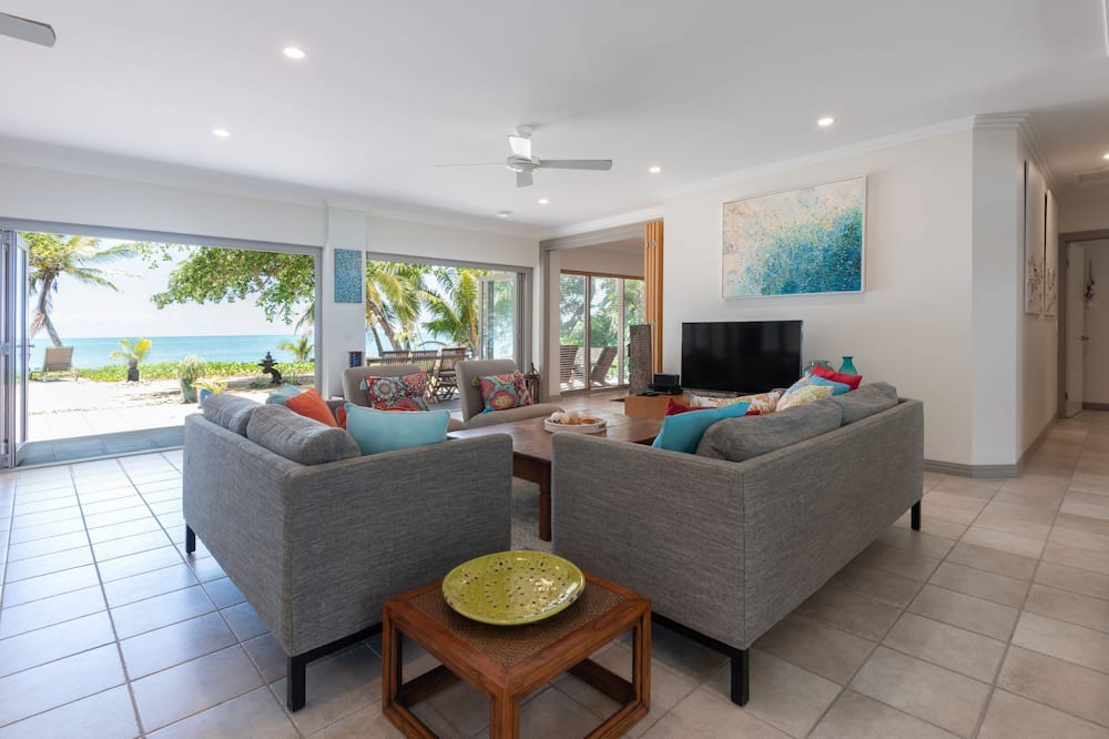 Photo of Livingroom in Oak Beach