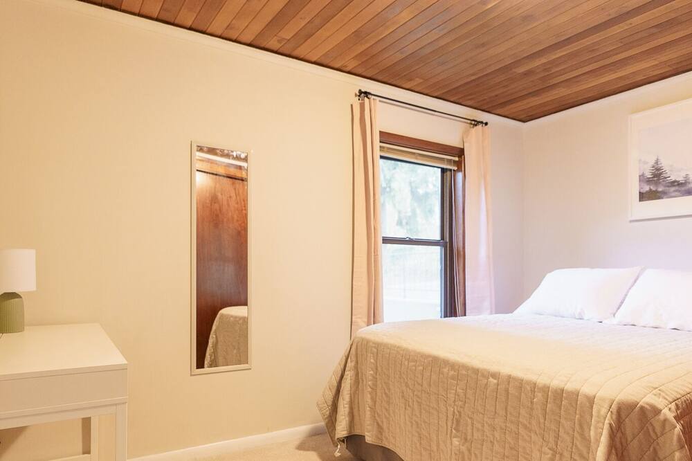 Photo of Bedroom in Martha Lake