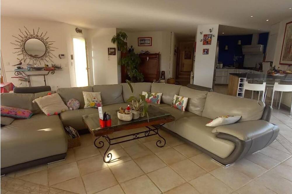 Photo of Livingroom in Montescot