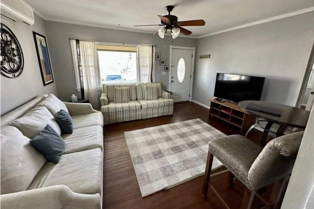 Photo of Livingroom in Valley Cottage