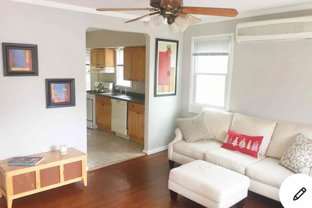 Photo of Livingroom in Valley Cottage