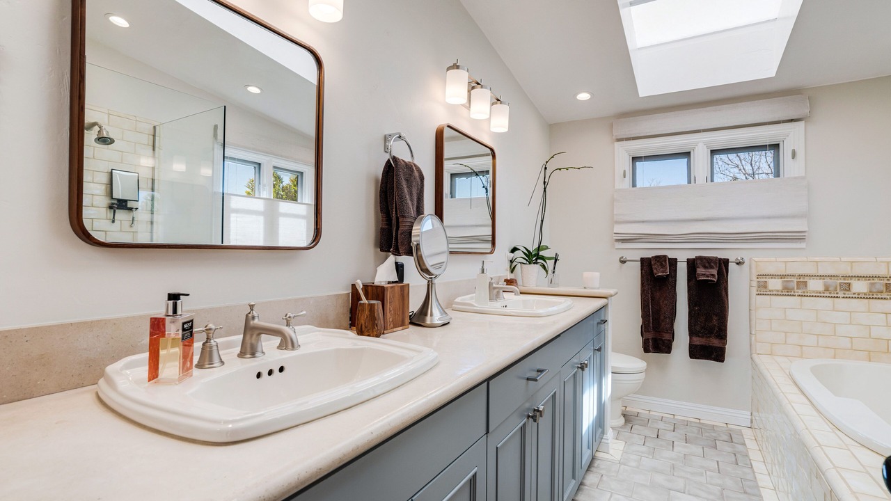 Photo of Bathroom in Pacific Palisades