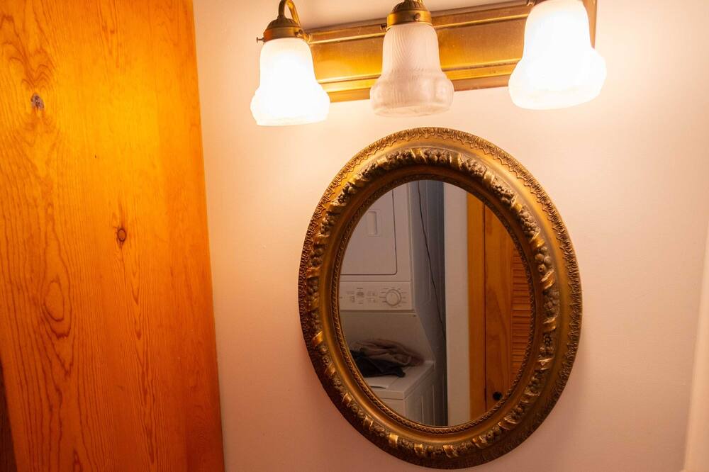 Photo of Bathroom in Canoncito