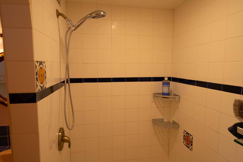 Photo of Bathroom in Canoncito