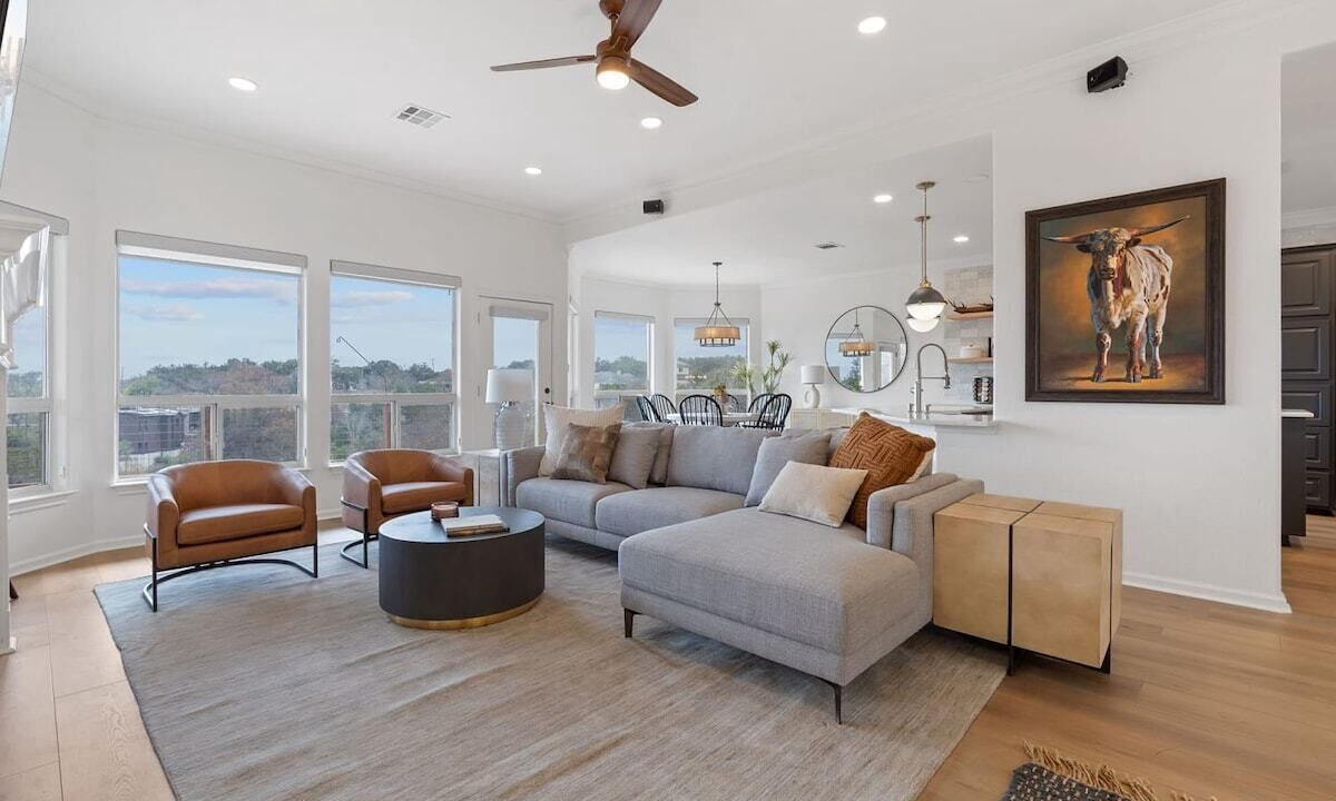 Photo of Livingroom in Lakeshore Ranch