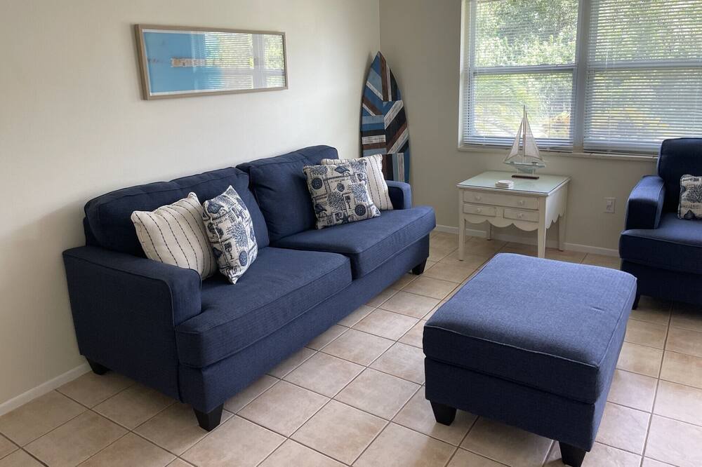 Photo of Livingroom in Englewood East