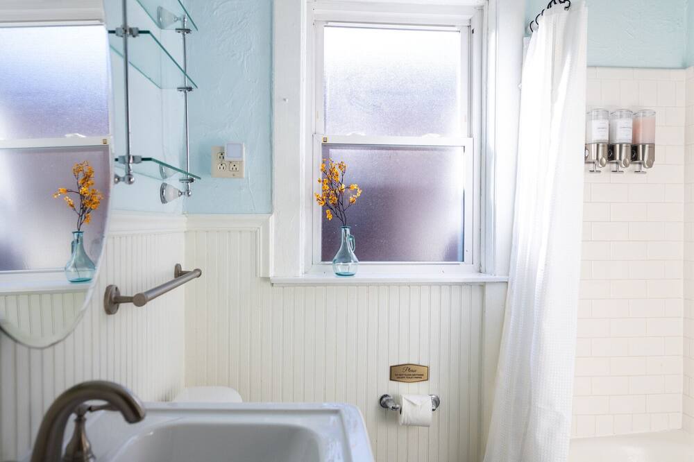 Photo of Bathroom in University City