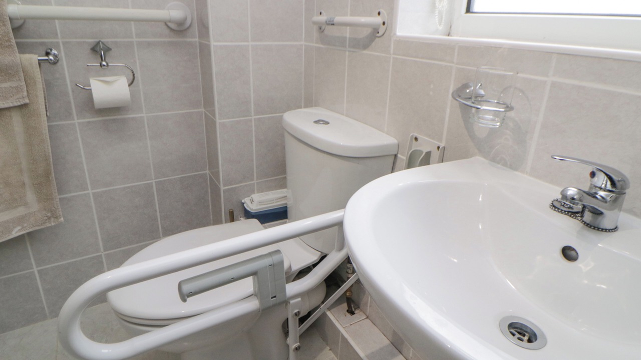 Photo of Bathroom in Liskeard