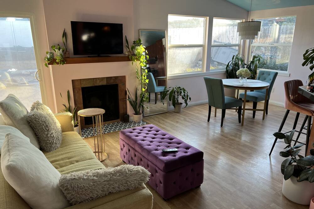 Photo of Livingroom in Serra Mesa