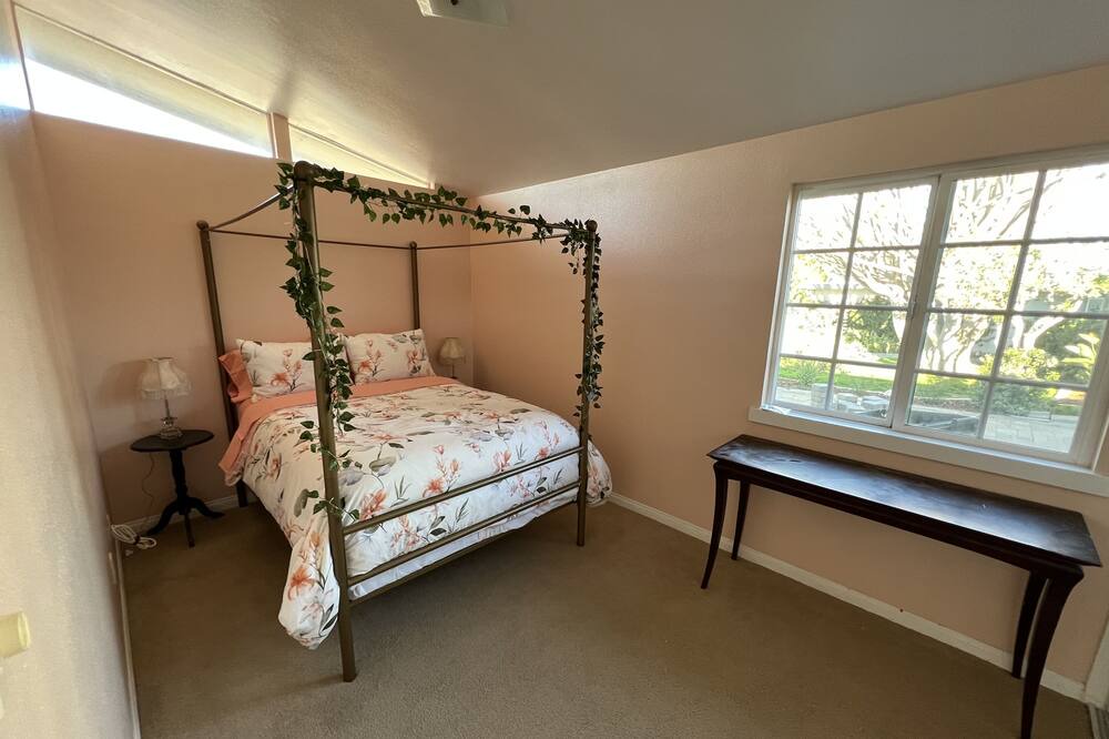 Photo of Bedroom in Serra Mesa