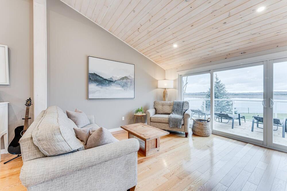 Photo of Livingroom in Kawartha Lakes