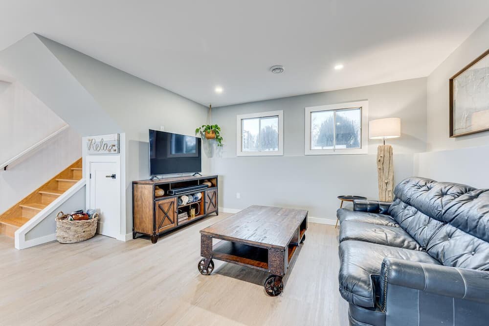 Photo of Livingroom in Kawartha Lakes