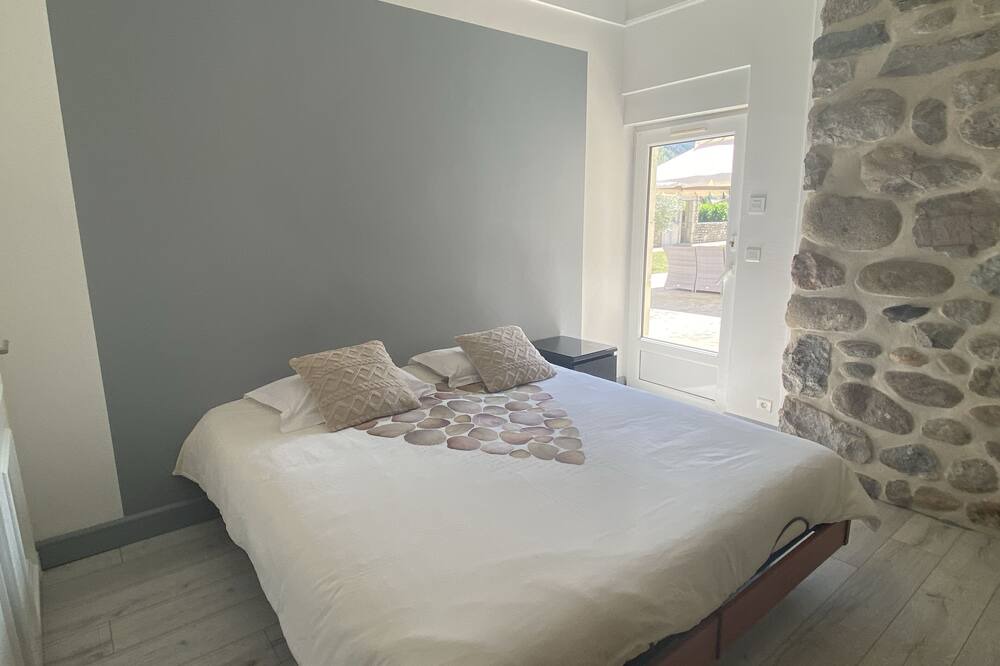 Photo of Bedroom in Saint-Fortunat-sur-Eyrieux