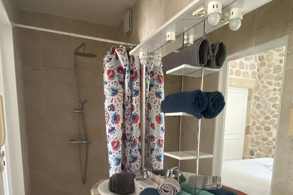 Photo of Bathroom in Saint-Fortunat-sur-Eyrieux