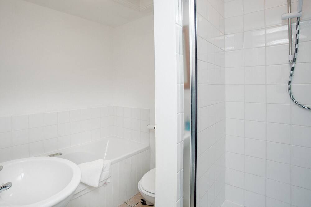 Photo of Bathroom in Portreath