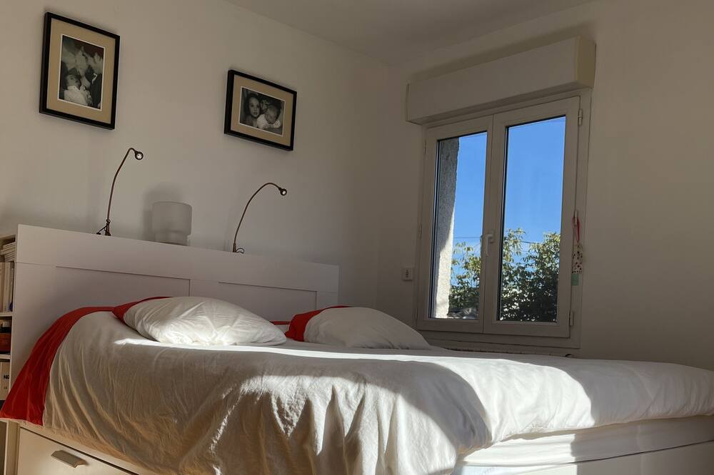 Photo of Bedroom in Hopitaux-Facultes