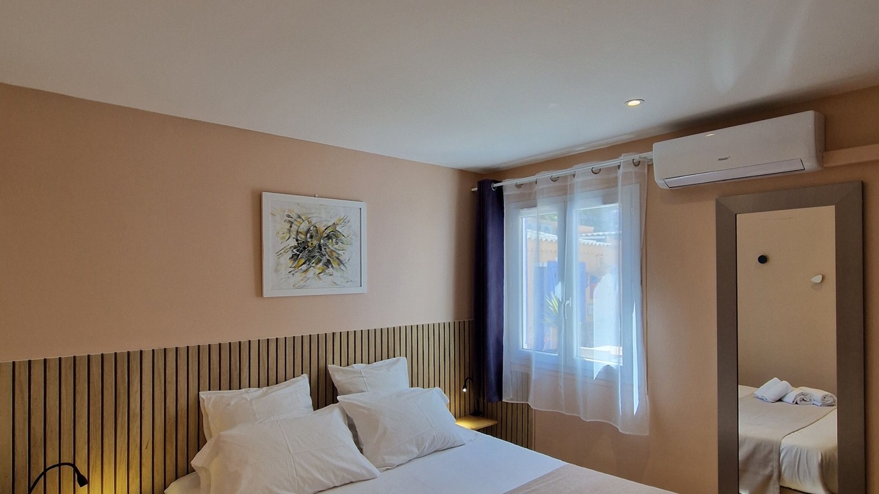 Photo of Bedroom in Saint-Aygulf