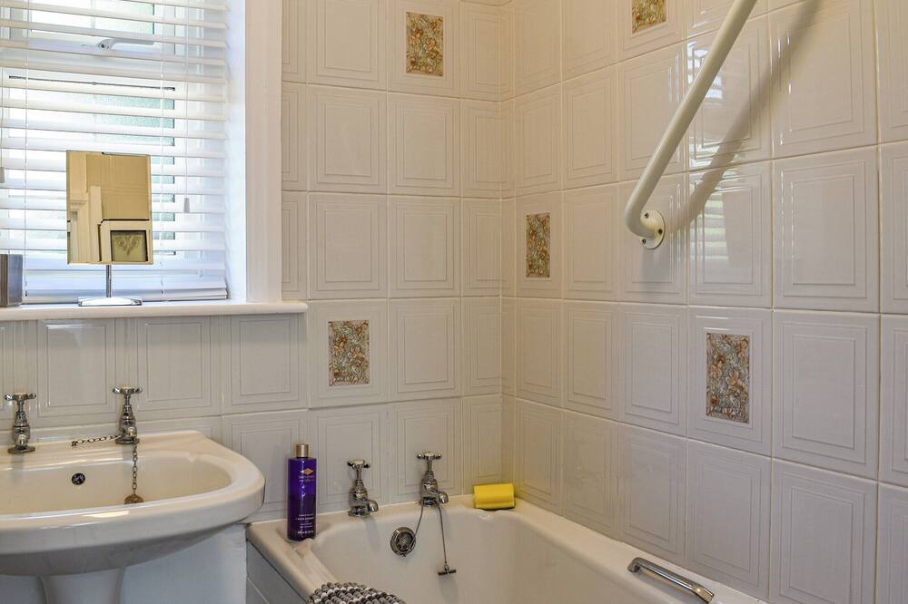 Photo of Bathroom in Highcliffe-on-Sea