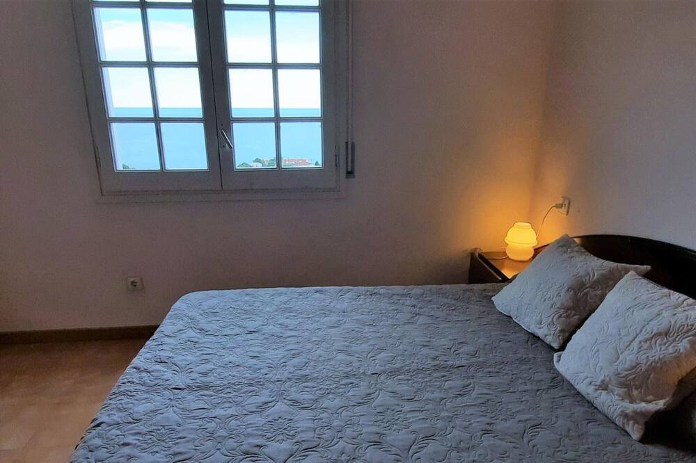 Photo of Bedroom in Llanca