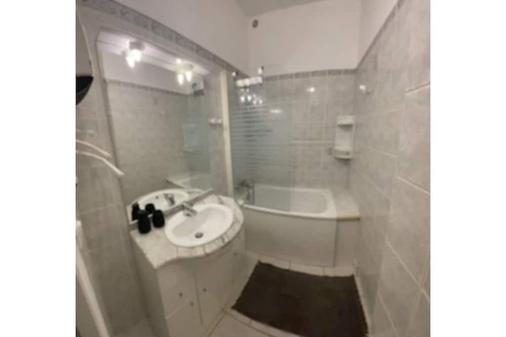 Photo of Bathroom in Saint-Dizier