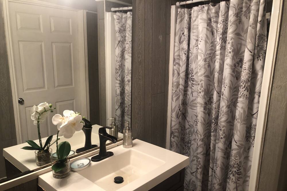 Photo of Bathroom in Lakehills