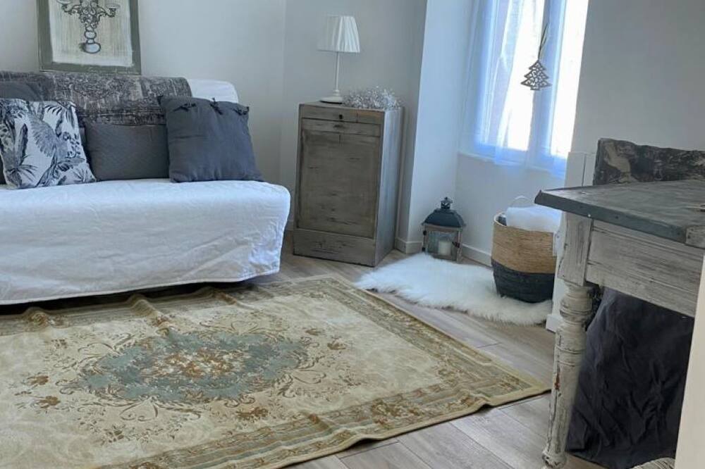 Photo of Livingroom in Egliseneuve-pres-Billom