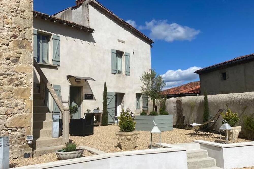 Photo of Outdoor in Egliseneuve-pres-Billom