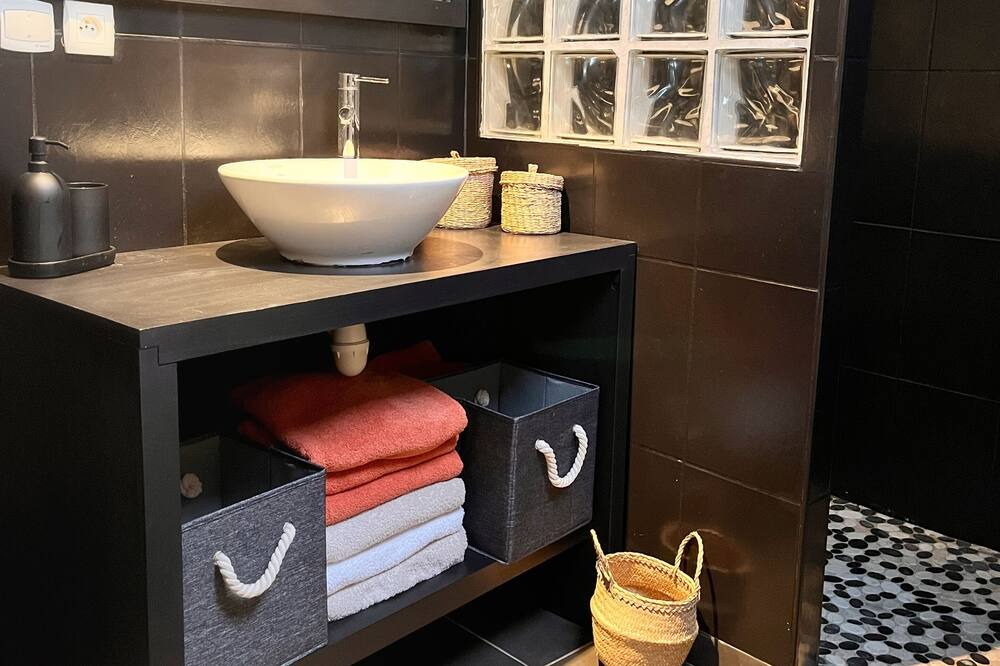 Photo of Bathroom in Tavant