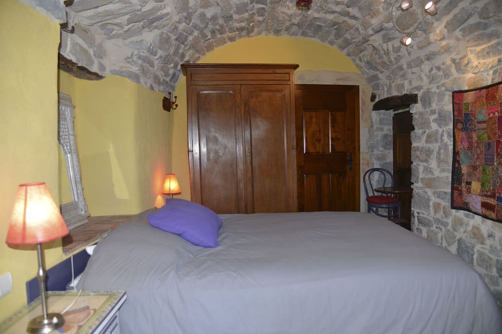 Photo of Bedroom in Courry