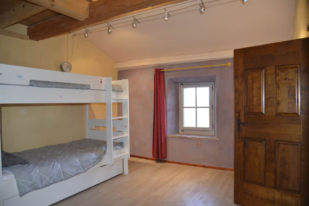 Photo of Bedroom in Courry