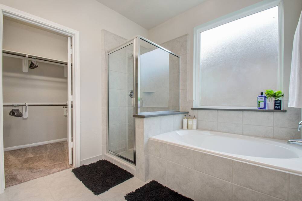 Photo of Bathroom in Klein