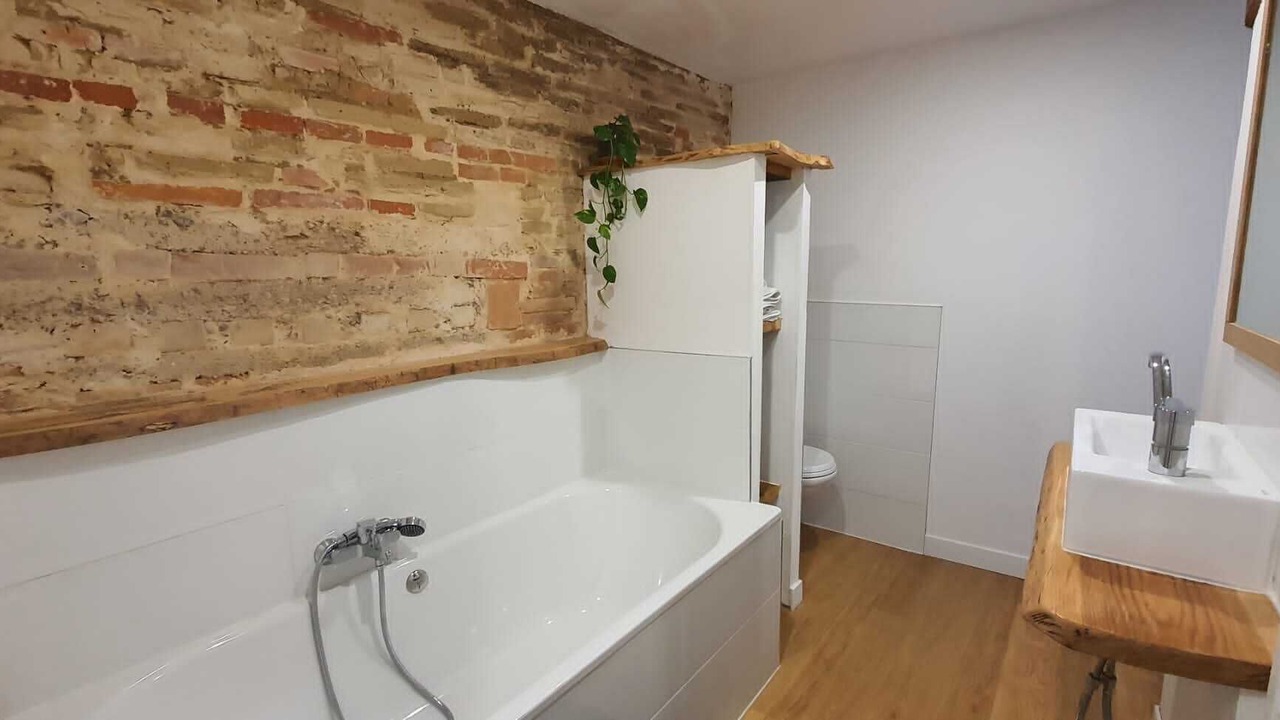 Photo of Others in Le Born