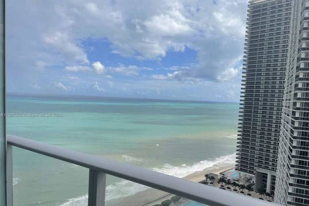 Photo of Others in Hollywood