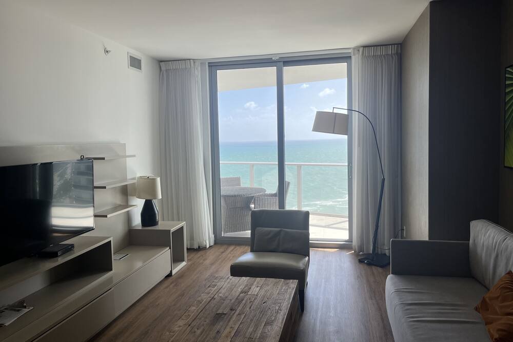 Photo of Others in Hollywood