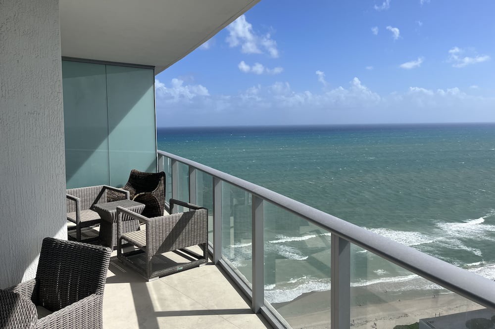 Photo of Others in Hollywood