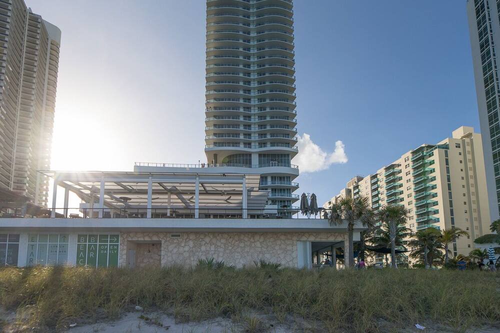 Photo of Outdoor in Hollywood