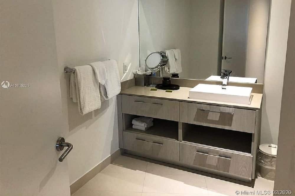 Photo of Bathroom in Hollywood