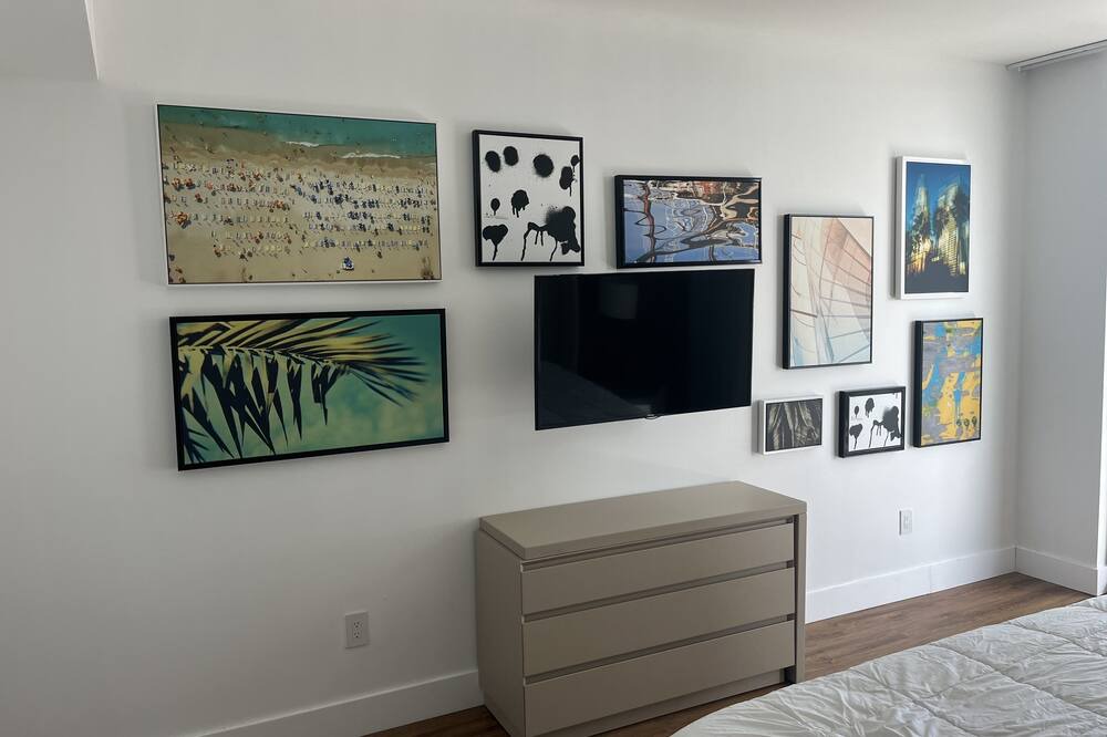 Photo of Others in Hollywood