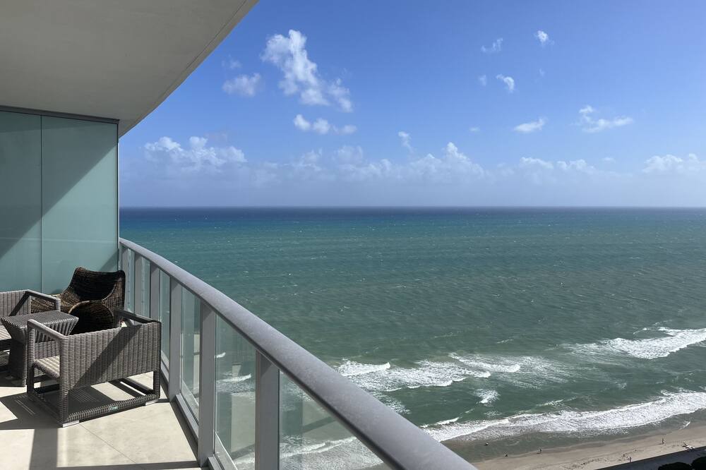 Photo of Others in Hollywood