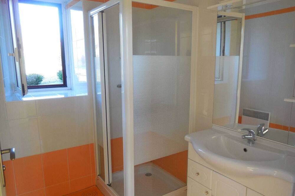 Photo of Bathroom in Isigny-le-Buat