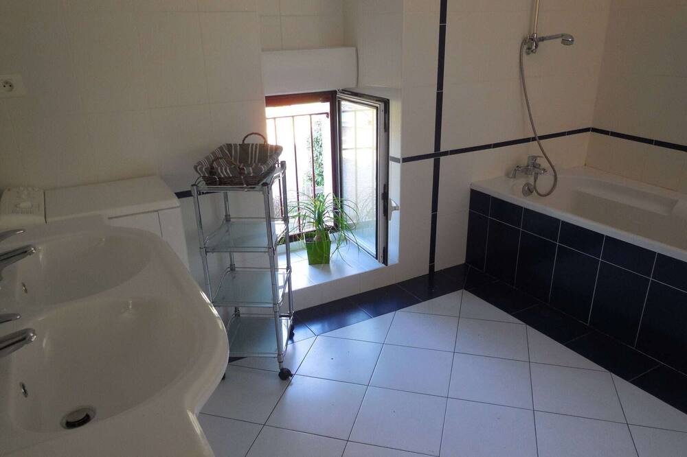 Photo of Bathroom in Isigny-le-Buat