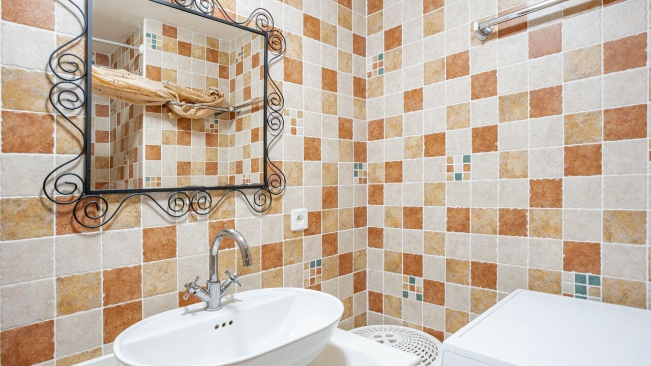 Photo of Bathroom in Courry